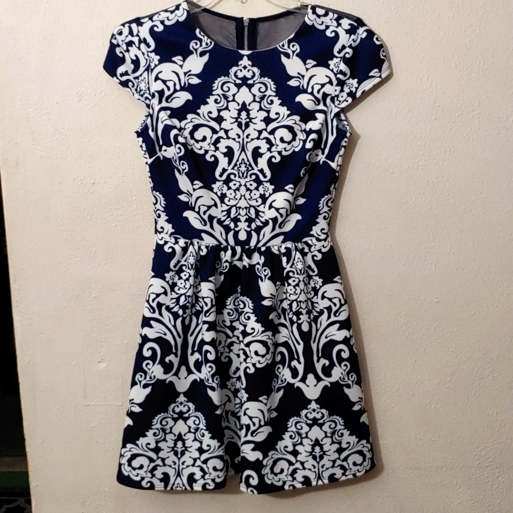 B. Darlin Junior's Size 5 Mesh Back Dress